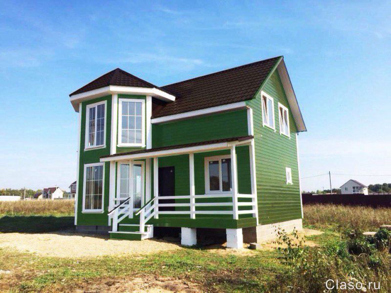 Дома под ключ симферополь цена. Зеленый каркасный дом. Каркасный домик зеленый. Каркасник в Крыму. Щитовой зеленый домик для дачи.